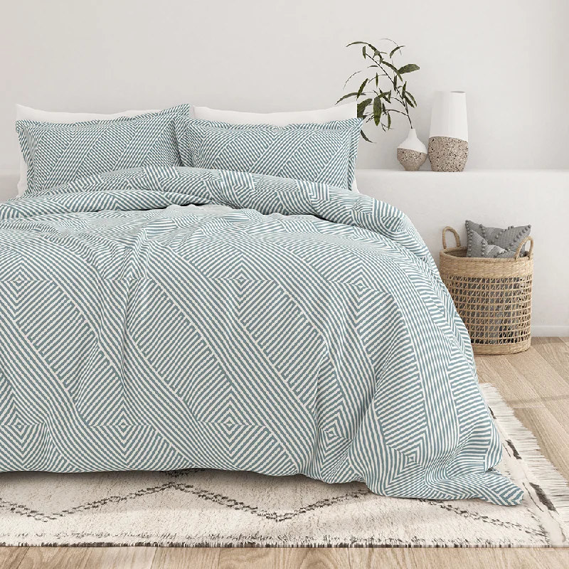 Duvet covers with a paisley - print design for an exotic touch​ Modern Diagonal Pattern 3-Piece Duvet Cover Set