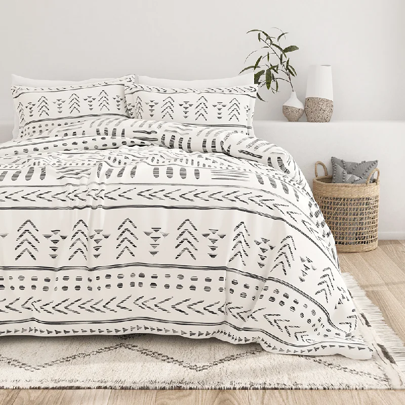 Duvet covers with a tropical - themed design for a vacation - like feel​ Arrow Dreams Pattern 3-Piece Duvet Cover Set