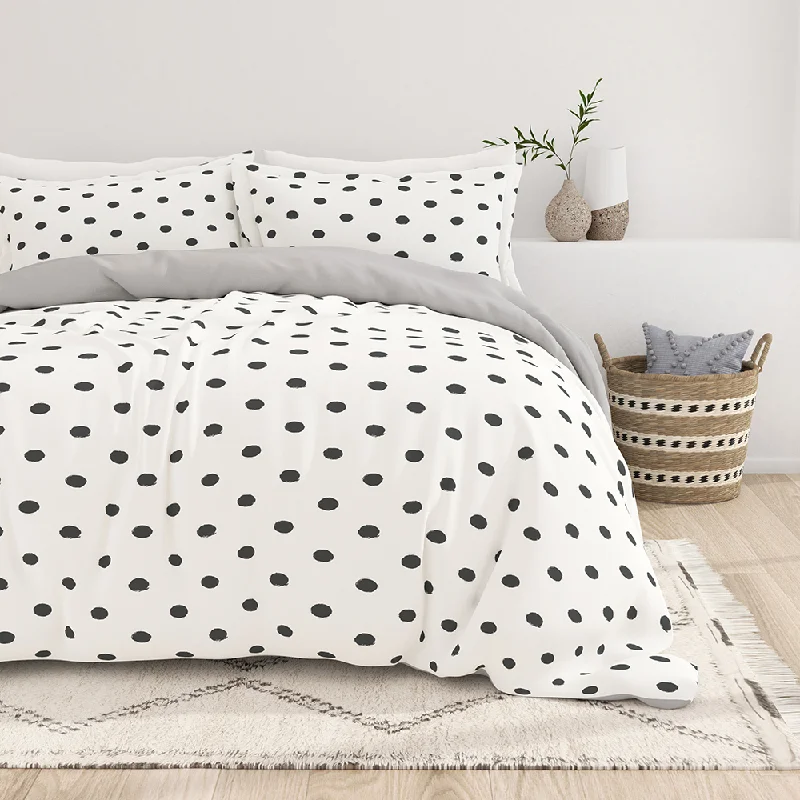 Duvet covers with a textured surface for added interest​ Painted Polkadot Pattern 3-Piece Reversible Duvet Cover Set