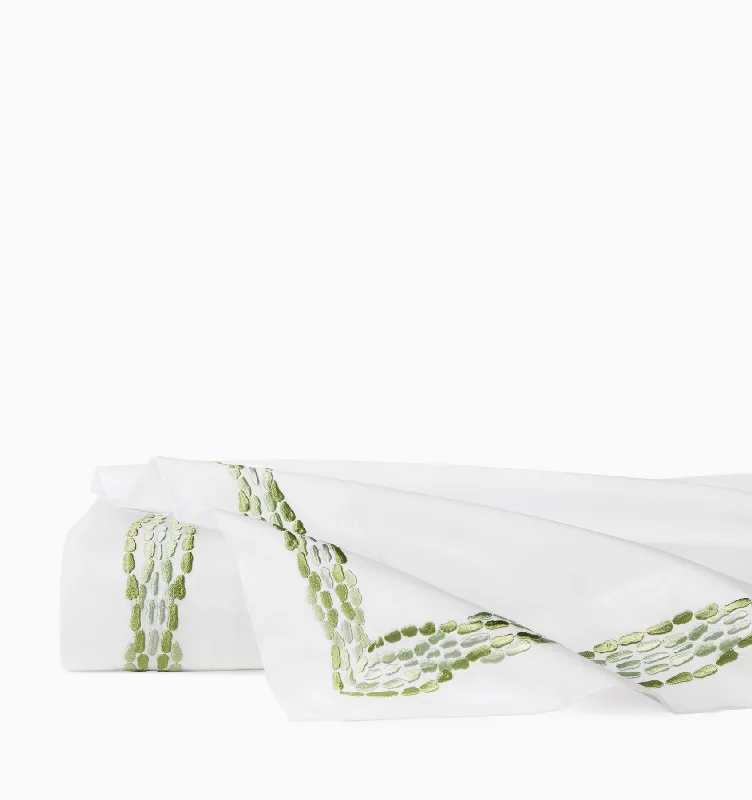 Comforters with a Velcro - closure option for a secure and adjustable fit​ Cobblestones Flat Sheet