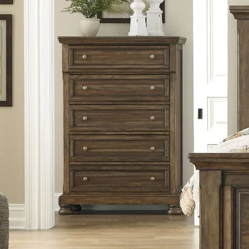 Comforters with a smooth surface for a sleek and modern look​ Flynnter Chest