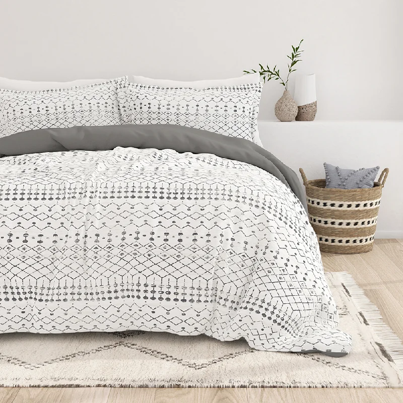 Duvet covers with anti - bacterial properties for a hygienic sleep environment Etched Gate Pattern 3-Piece Reversible Duvet Cover Set Duvet covers with anti - bacterial properties for a hygienic sleep environment Etched Gate Pattern 3-Piece Reversible Duvet Cover Set