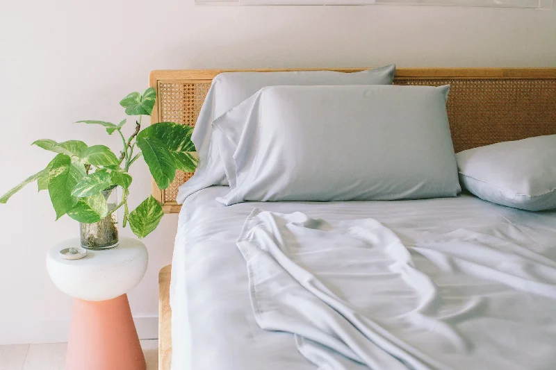 Striped sheets for a classic and timeless appearance​ TENCEL™ Sheet Set + Pillowcases