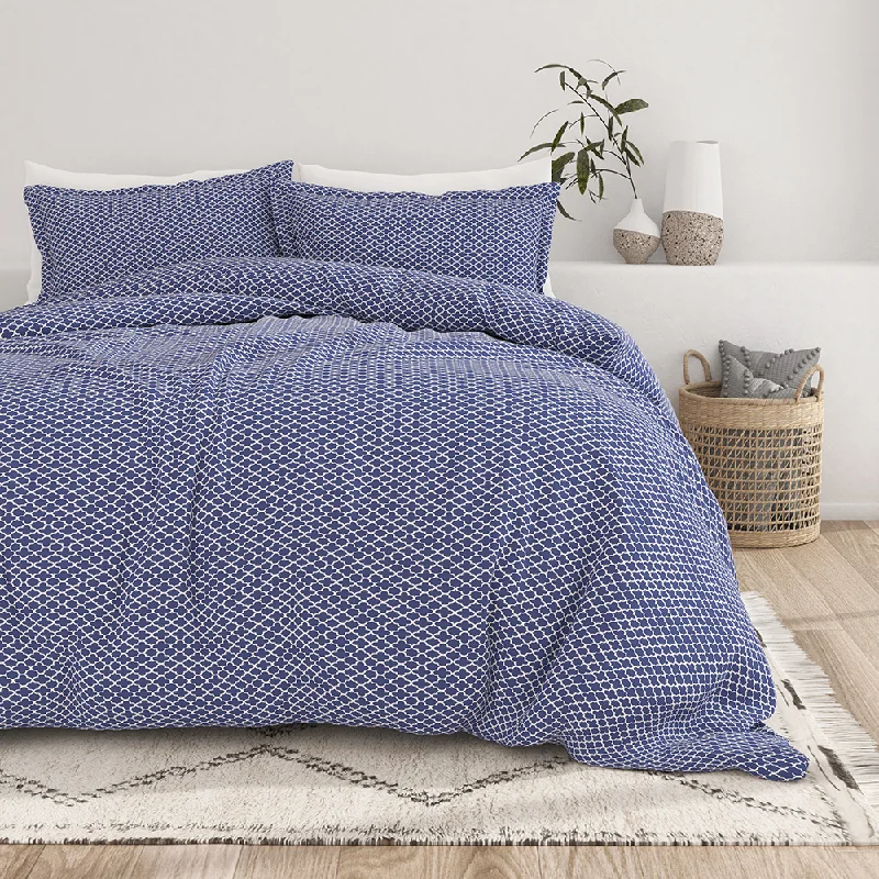 Duvet covers with a toile - de - jouy design for a French - inspired charm Quatrefoil Pattern 3-Piece Duvet Cover Set Duvet covers with a toile - de - jouy design for a French - inspired charm Quatrefoil Pattern 3-Piece Duvet Cover Set