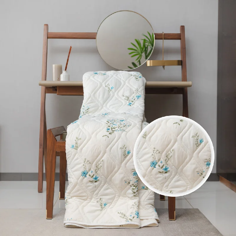 Queen - size blankets for standard - sized beds100 % Cotton AC Blankets, Quilts & Dohar for Single / Double Bed - Amsterdam Valley Blue