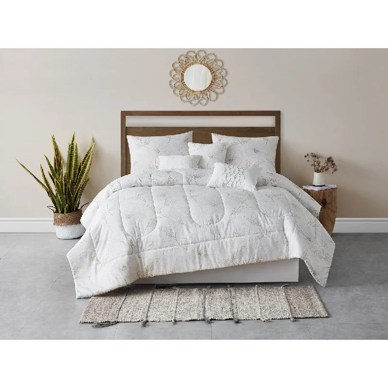 Latex - filled comforters with a bouncy texture and good supportAiden 7 piece comforter set Latex - filled comforters with a bouncy texture and good supportAiden 7 piece comforter set