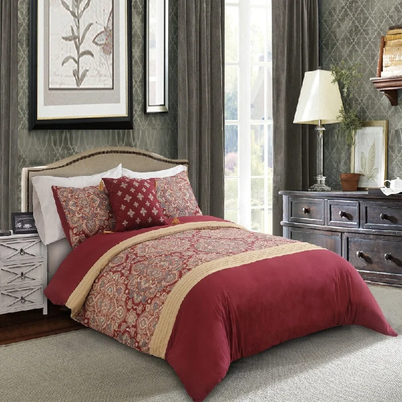 Wool - filled comforters with natural moisture - wicking and temperature - regulating featuresAlhambra Embellished Comforter Set in Red Wool - filled comforters with natural moisture - wicking and temperature - regulating featuresAlhambra Embellished Comforter Set in Red