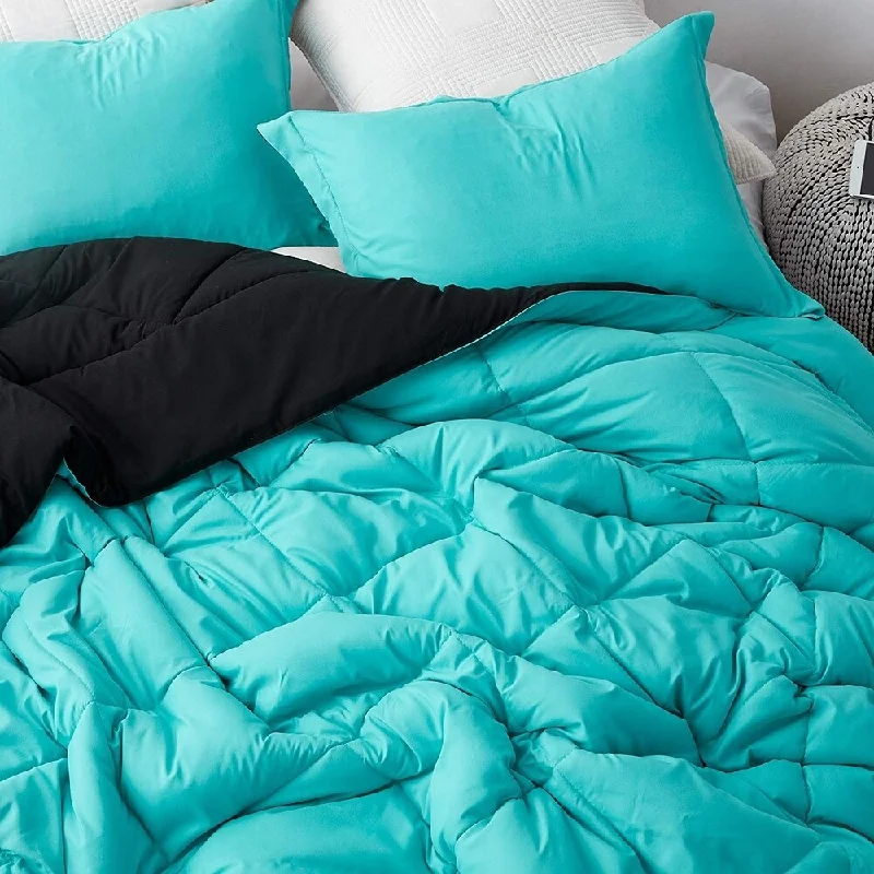 Latex - filled comforters with a bouncy texture and good supportAqua/Black Oversized Reversible Comforter Latex - filled comforters with a bouncy texture and good supportAqua/Black Oversized Reversible Comforter