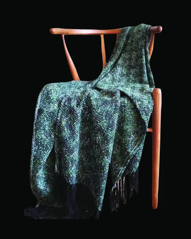 Recycled polyester blankets for an eco - conscious optionAuberon Luxury Grey Throws