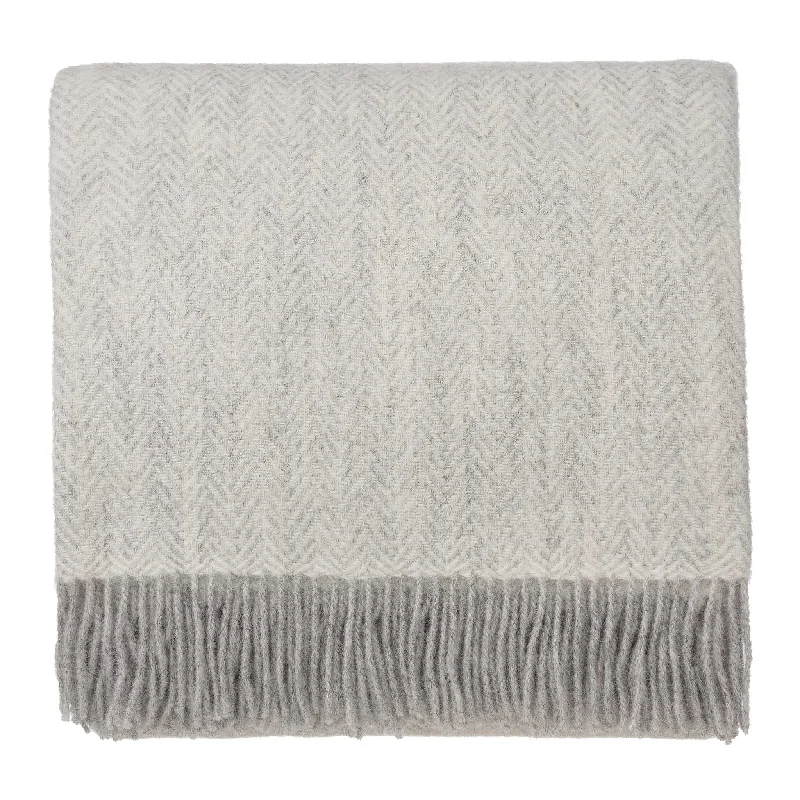 Queen - size blankets for standard - sized bedsGotland Sheri Wool Blanket [Off-white & Grey]