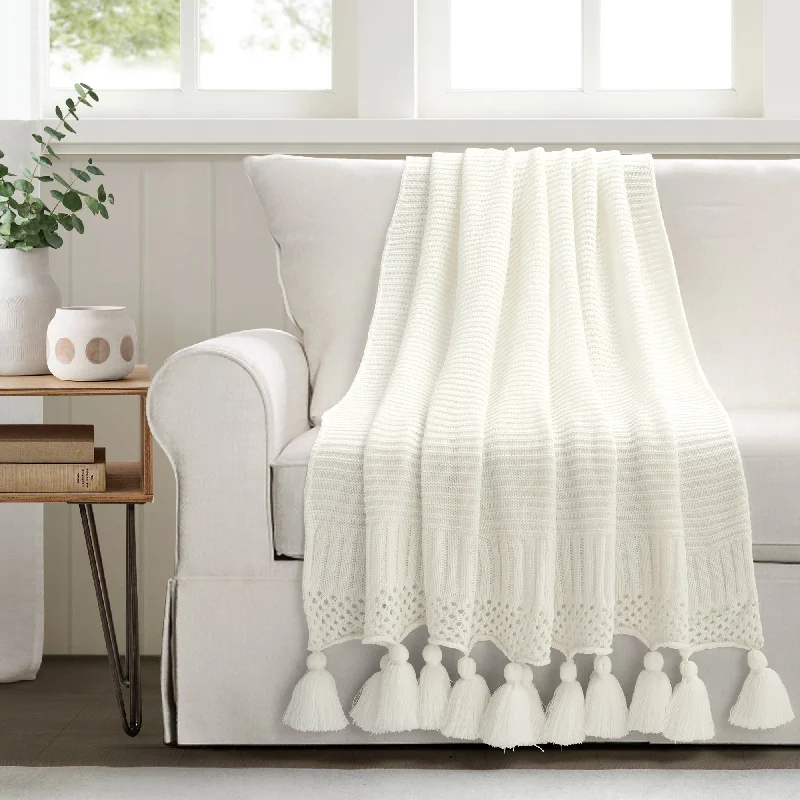 Chenille blankets with a thick and fuzzy textureBoho Knitted Tassel Throw