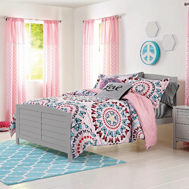 Goose down comforters known for their superior quality and insulationButterfly design Goose down comforters known for their superior quality and insulationButterfly design