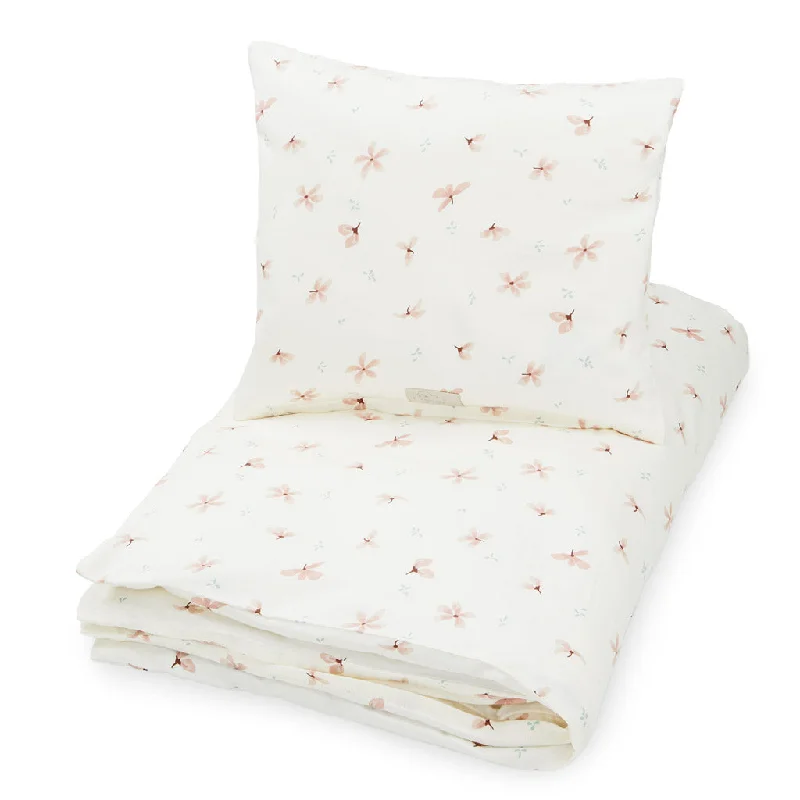 Patchwork duvet covers with a variety of fabric pieces sewn together for a rustic charmCam Cam Copenhagen Junior Bedding - 100x140cm - GOTS Windflower Crème
