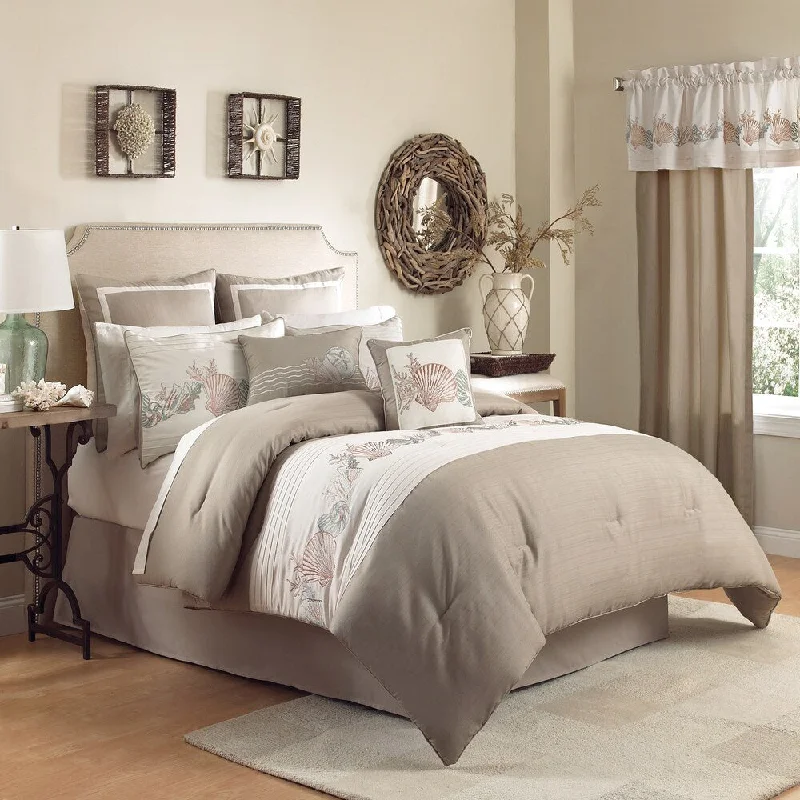Full - size comforters suitable for full - sized beds in guest rooms or small bedroomsChapel Hill by Croscill Seashore Embroidered Shells 4-piece Comforter Set Full - size comforters suitable for full - sized beds in guest rooms or small bedroomsChapel Hill by Croscill Seashore Embroidered Shells 4-piece Comforter Set