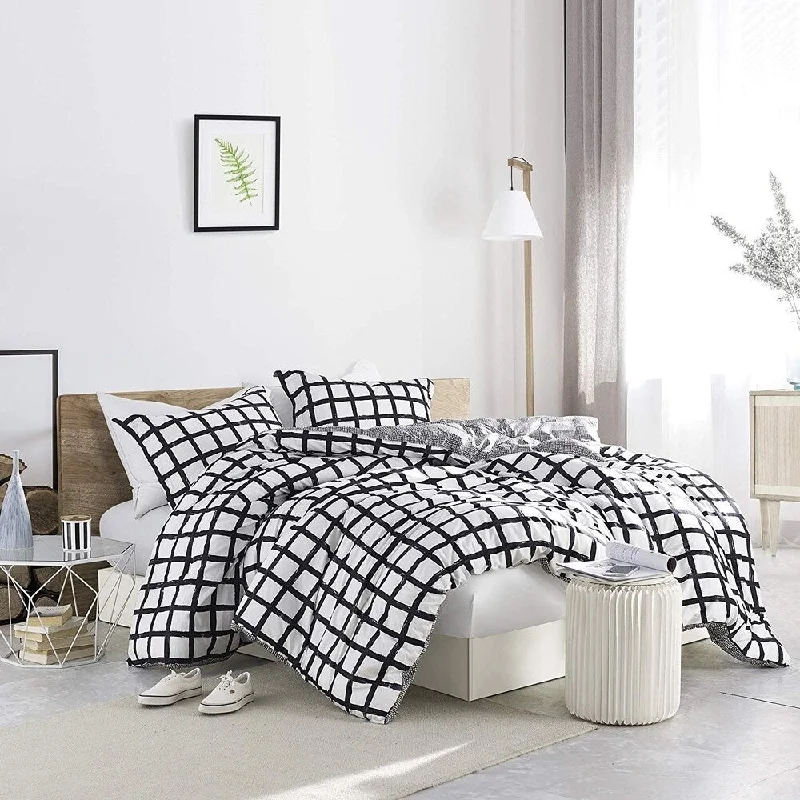 Bamboo - fiber - filled comforters with antibacterial and breathable qualitiesChroma - Black and White - Oversized Comforter - 100% Cotton Bedding Bamboo - fiber - filled comforters with antibacterial and breathable qualitiesChroma - Black and White - Oversized Comforter - 100% Cotton Bedding