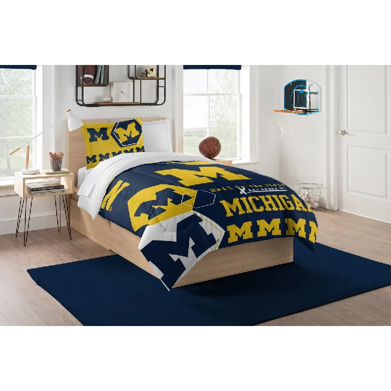 Duck down comforters with a softer feel and good warmth retentionCOL 862 Michigan Hexagon Twin Comforter Set Duck down comforters with a softer feel and good warmth retentionCOL 862 Michigan Hexagon Twin Comforter Set