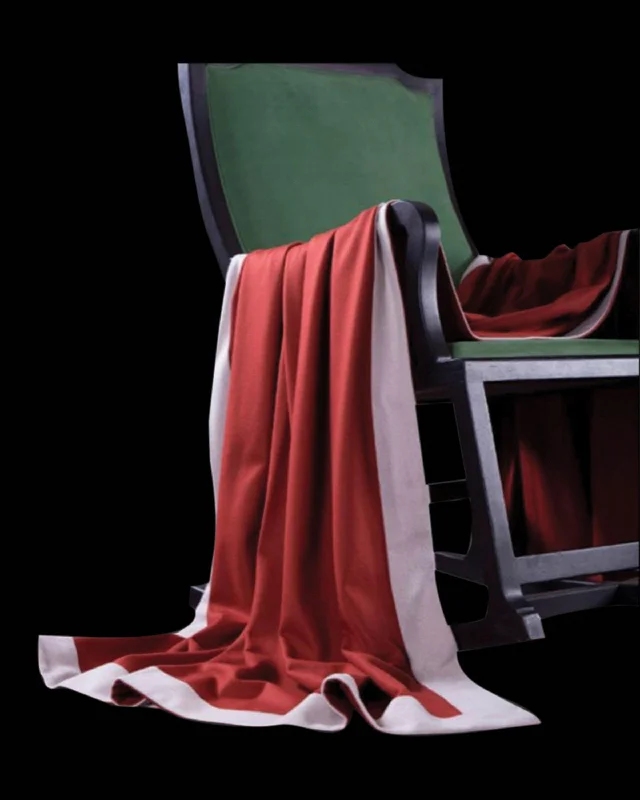 Silk blankets with a smooth and elegant touchEAGLE LUXURY RED AND WHITE HROW AND BLANKET