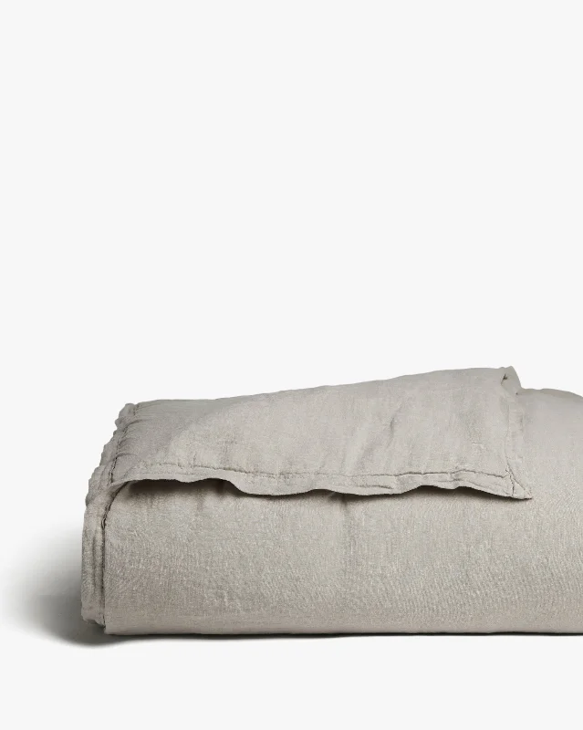 Solid - colored duvet covers in classic colors like white, black, and navy for a timeless lookEveryday Linen Quilt