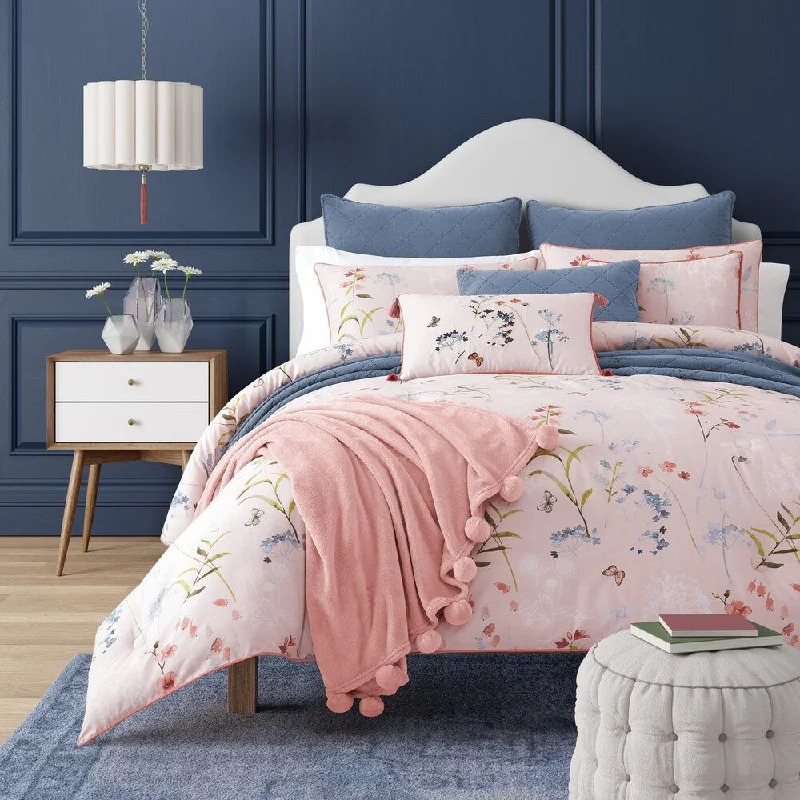 Latex - filled comforters with a bouncy texture and good supportFive Queens Court Blakely Floral Comforter Set Latex - filled comforters with a bouncy texture and good supportFive Queens Court Blakely Floral Comforter Set
