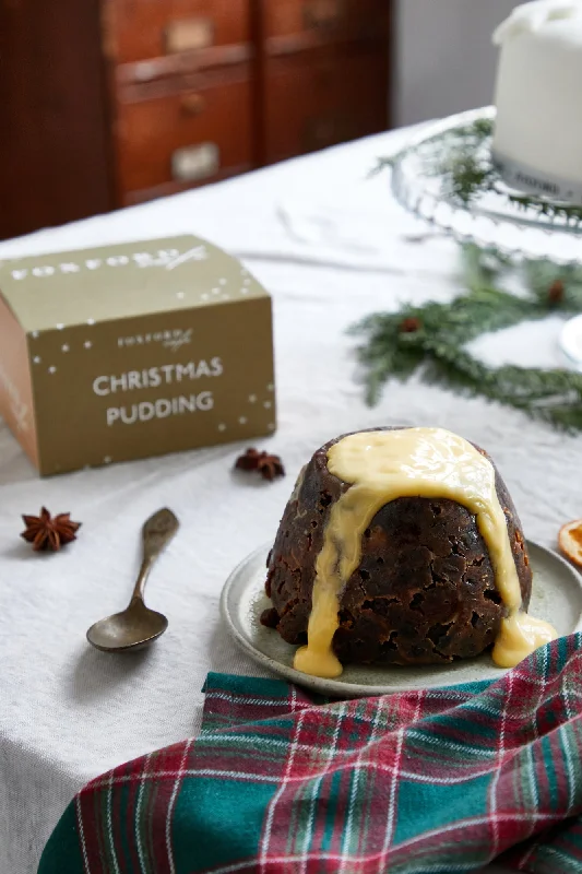 Alpaca wool blankets for a hypoallergenic and warm optionFoxford Cafe Christmas Pudding - 2lb