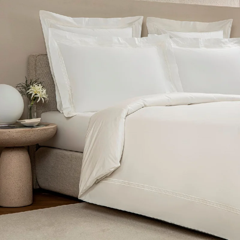Expensive duvet covers with premium materials and artisanal craftsmanshipFrette Triplo Bourdon Cotton Bed Linens