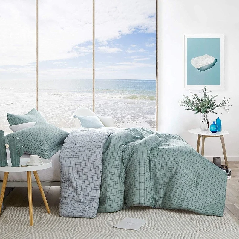 Latex - filled comforters with a bouncy texture and good supportGrady Check - Green and Light Gray Comforter - 100% Cotton Latex - filled comforters with a bouncy texture and good supportGrady Check - Green and Light Gray Comforter - 100% Cotton