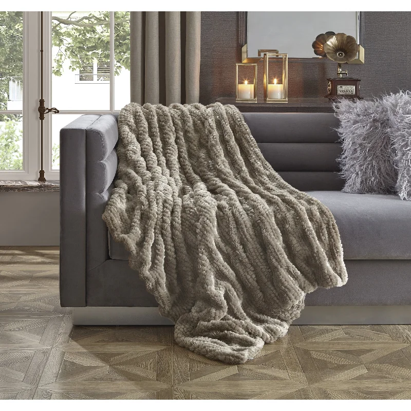 Linen blankets with a rustic and textured lookInspired Home Noelia Knit Throw