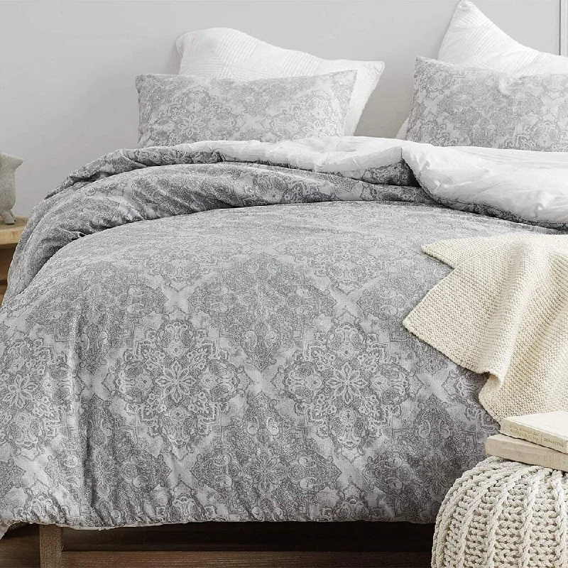 Goose down comforters known for their superior quality and insulationKaleidoscope Jacquard Oversized Comforter Goose down comforters known for their superior quality and insulationKaleidoscope Jacquard Oversized Comforter