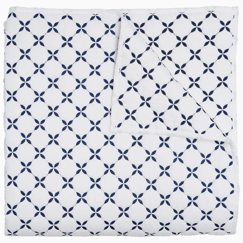 Snap - closure duvet covers for a quick and convenient way to open and closeLayla Indigo Quilt
