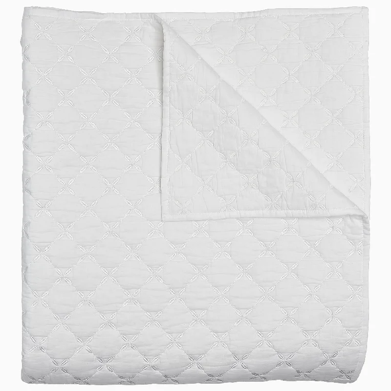 Thermal - regulating duvet covers to keep you warm in winter and cool in summerLayla White Quilt
