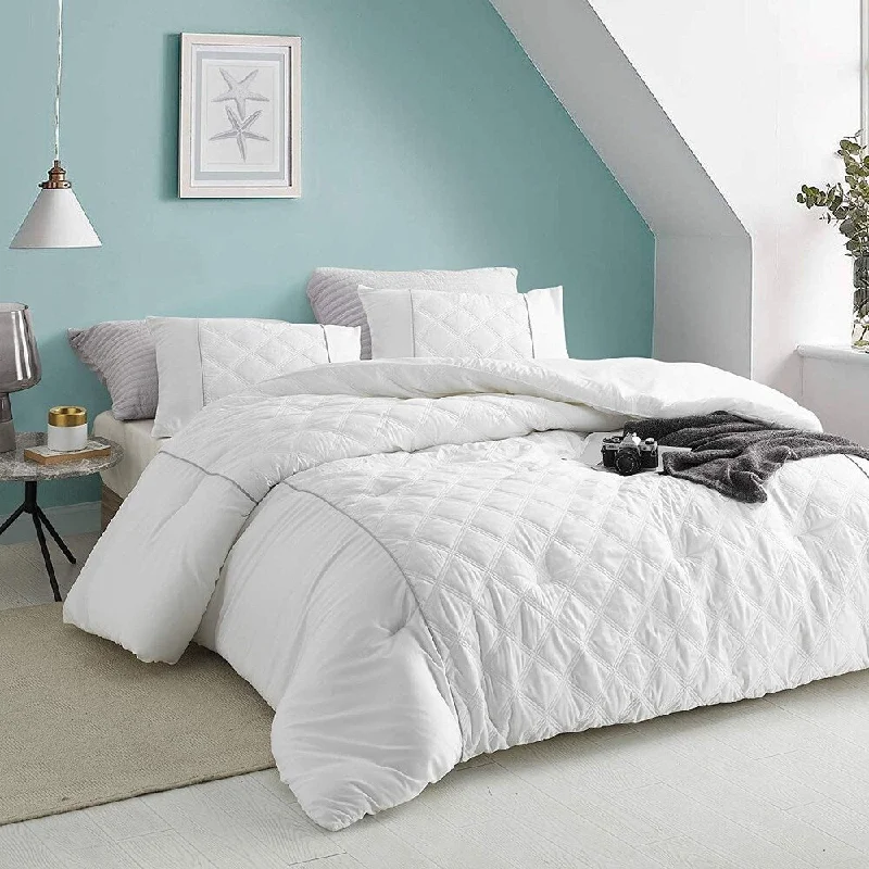 Wool - filled comforters with natural moisture - wicking and temperature - regulating featuresLe Blanc Textured Bedding - Oversized Comforter Wool - filled comforters with natural moisture - wicking and temperature - regulating featuresLe Blanc Textured Bedding - Oversized Comforter