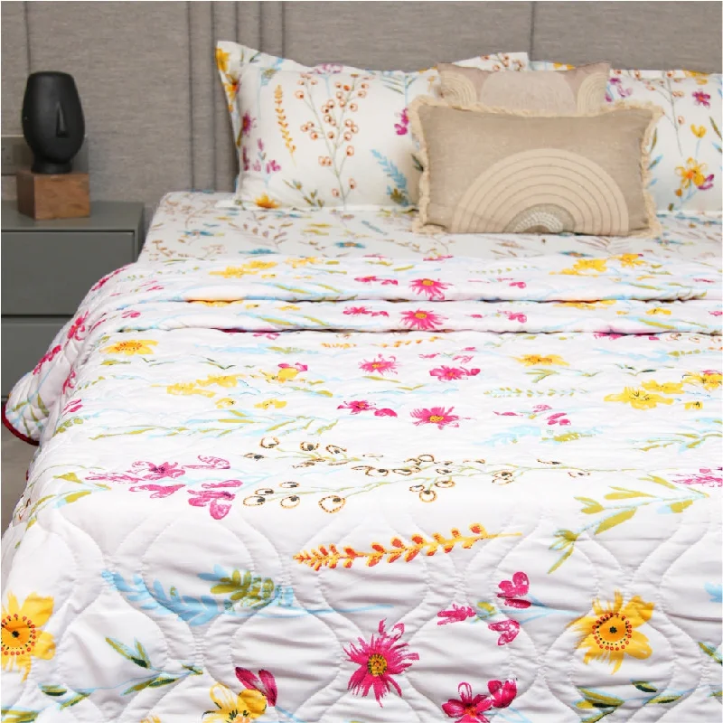 Acrylic blankets for a soft and affordable alternativeMicrofiber 120 GSM All Season AC Blanket / Dohar for bedroom - France - Pink