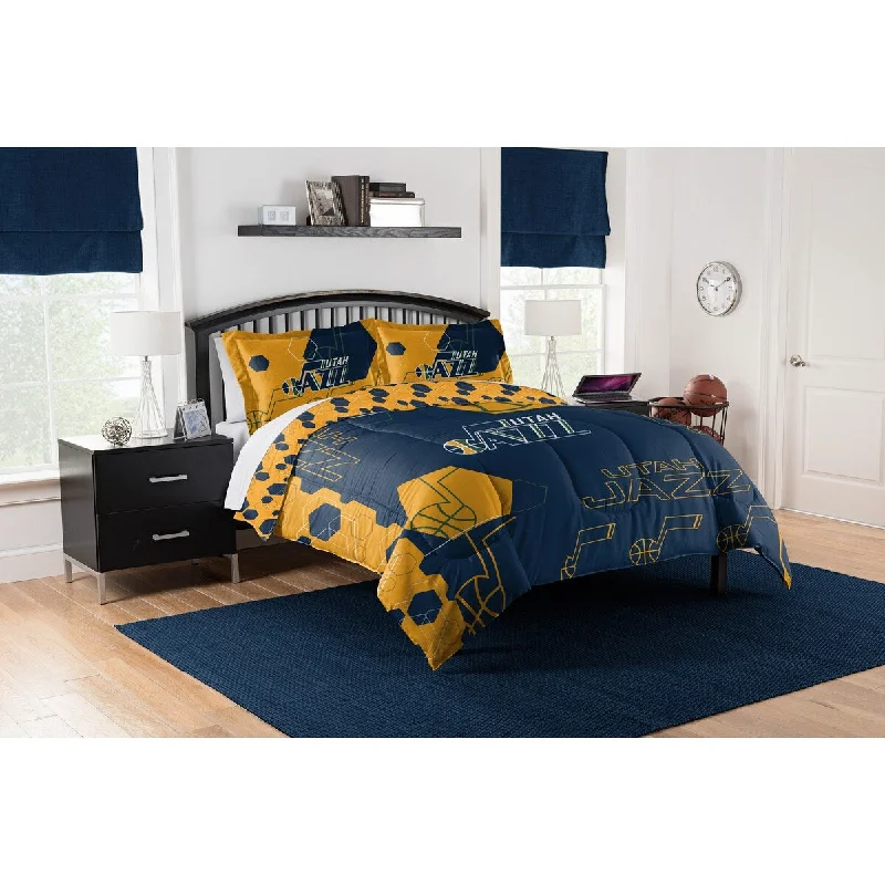 Duck down comforters with a softer feel and good warmth retentionNBA Utah Jazz Hexagon 3-piece F/Q Comforter Set