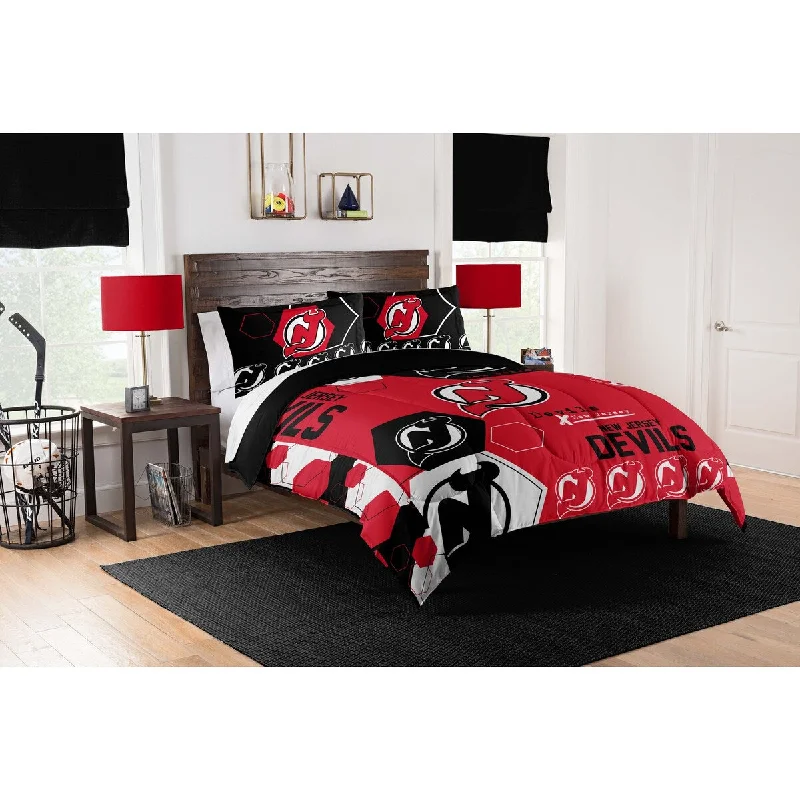 Wool - filled comforters with natural moisture - wicking and temperature - regulating featuresNHL 849 Devils Hexagon F/Q Comforter Set Wool - filled comforters with natural moisture - wicking and temperature - regulating featuresNHL 849 Devils Hexagon F/Q Comforter Set