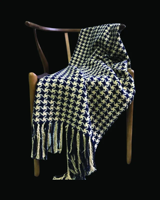 Alpaca wool blankets for a hypoallergenic and warm optionNIXIE BLACK THROW & BLANKET