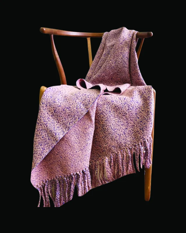 Chenille blankets with a thick and fuzzy textureOMRI PINK THROW & BLANKET