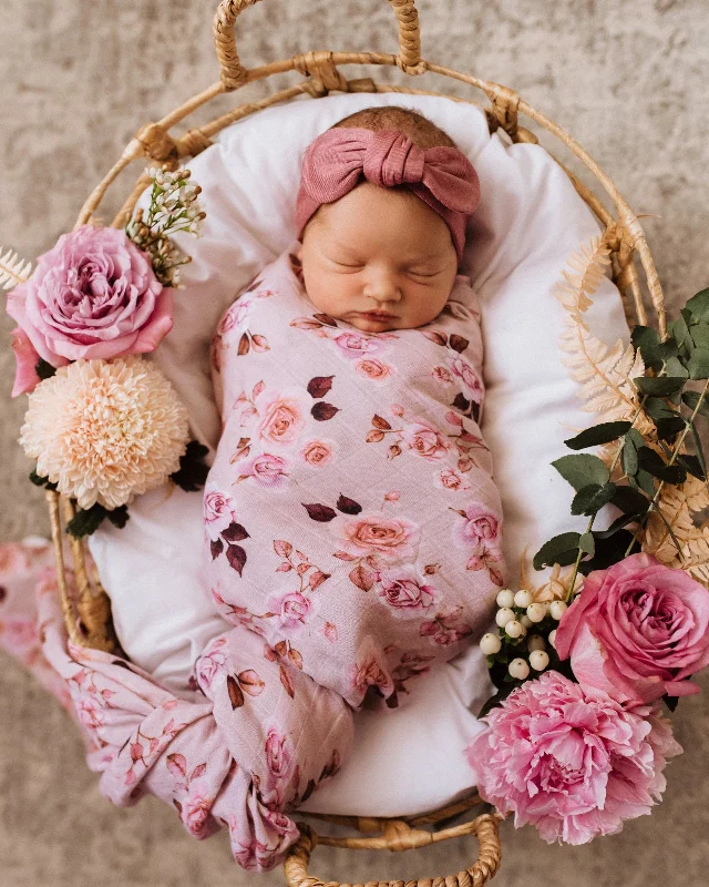 Linen blankets with a rustic and textured lookSnuggle Hunny Organic Cotton Muslin Wrap - Blossom