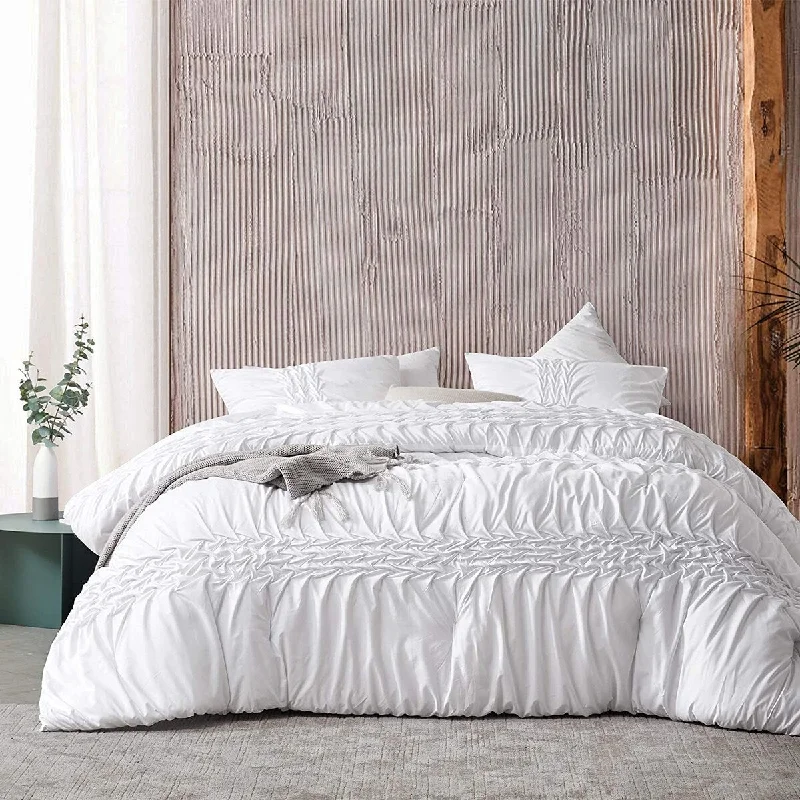 Duck down comforters with a softer feel and good warmth retentionPleated Knit and Loop Textured Oversized Comforter Duck down comforters with a softer feel and good warmth retentionPleated Knit and Loop Textured Oversized Comforter