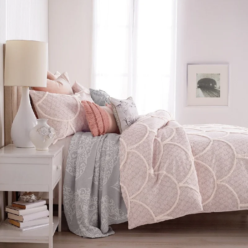 Silk - filled comforters for a luxurious and smooth touchPorch & Den Olivares Scallop 3-piece Cotton Comforter Set Silk - filled comforters for a luxurious and smooth touchPorch & Den Olivares Scallop 3-piece Cotton Comforter Set