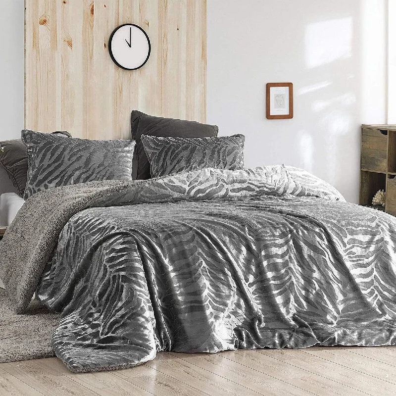 Queen - size comforters for standard queen - sized mattressesPrimal Zebra - Coma Inducer® Oversized Comforter Set - Silver Black Queen - size comforters for standard queen - sized mattressesPrimal Zebra - Coma Inducer® Oversized Comforter Set - Silver Black