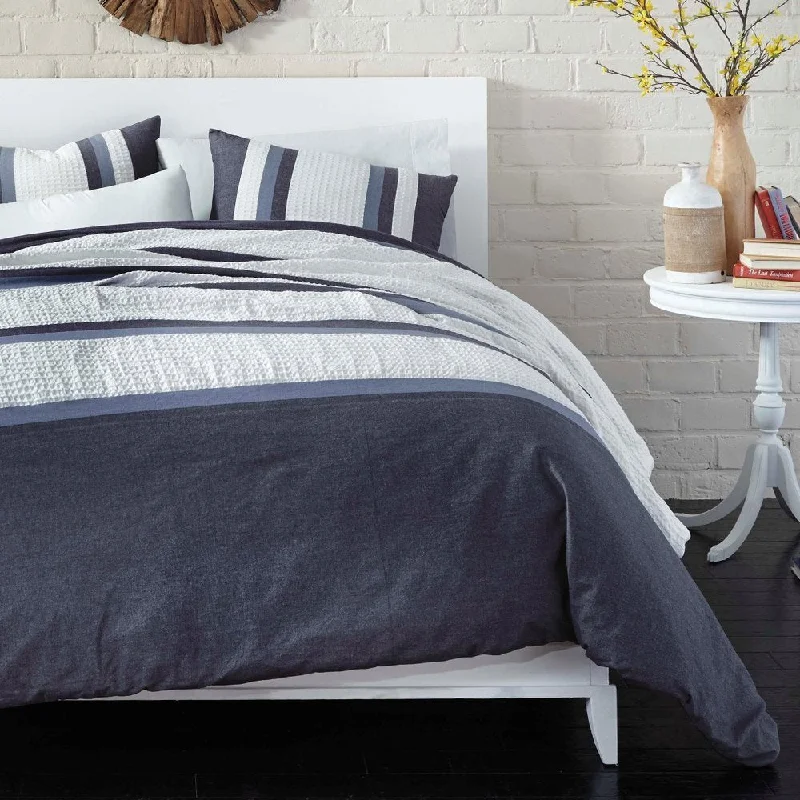 Latex - filled comforters with a bouncy texture and good supportSnuggle Stripe 3-piece Comforter Set Latex - filled comforters with a bouncy texture and good supportSnuggle Stripe 3-piece Comforter Set