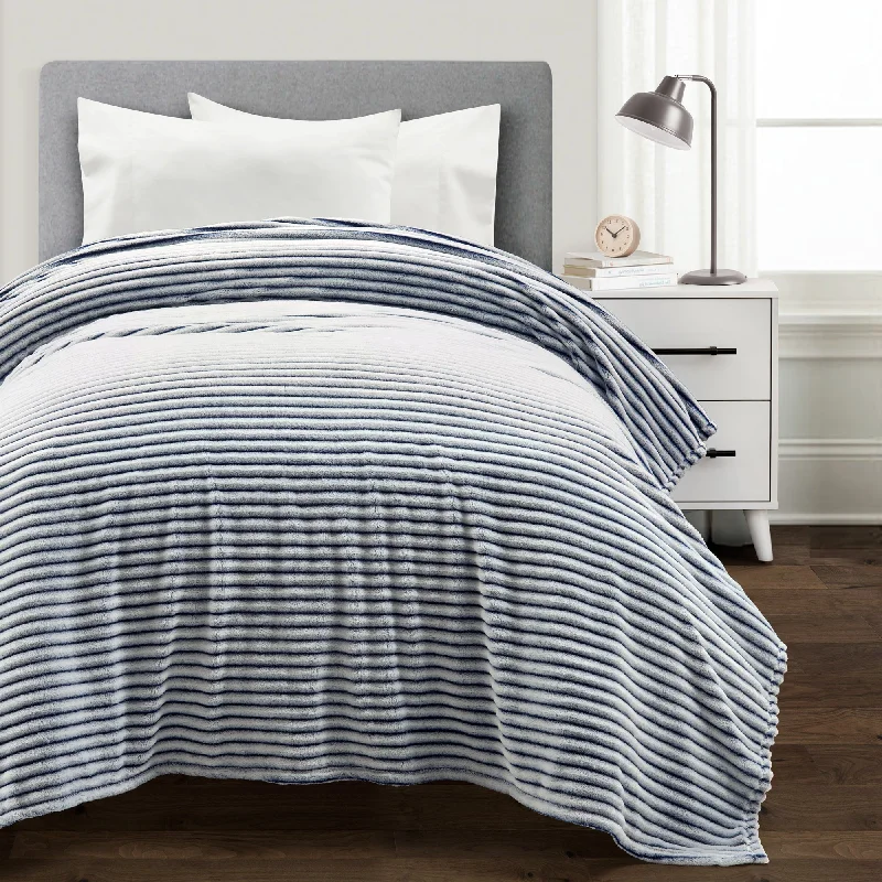 Queen - size blankets for standard - sized bedsSuper Cozy Ultra Soft Ribbed Faux Fur Oversized Blanket/Bedspread