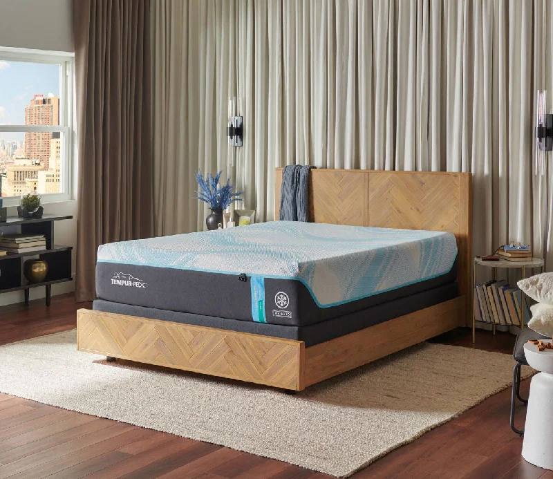 Tempur-LUXEbreeze 2.0 Medium Hybrid Mattress
