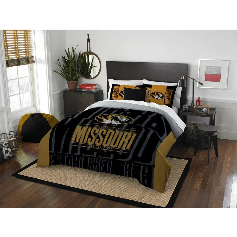 Duck down comforters with a softer feel and good warmth retentionThe Northwest Company Missouri Modern Take Black and Gold Polyester Full/Queen 3-piece Comforter Set Duck down comforters with a softer feel and good warmth retentionThe Northwest Company Missouri Modern Take Black and Gold Polyester Full/Queen 3-piece Comforter Set