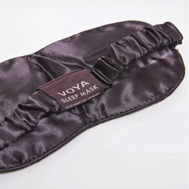 Linen blankets with a rustic and textured lookVoya The Restful Journey Dreamy Sleep Set Cracker