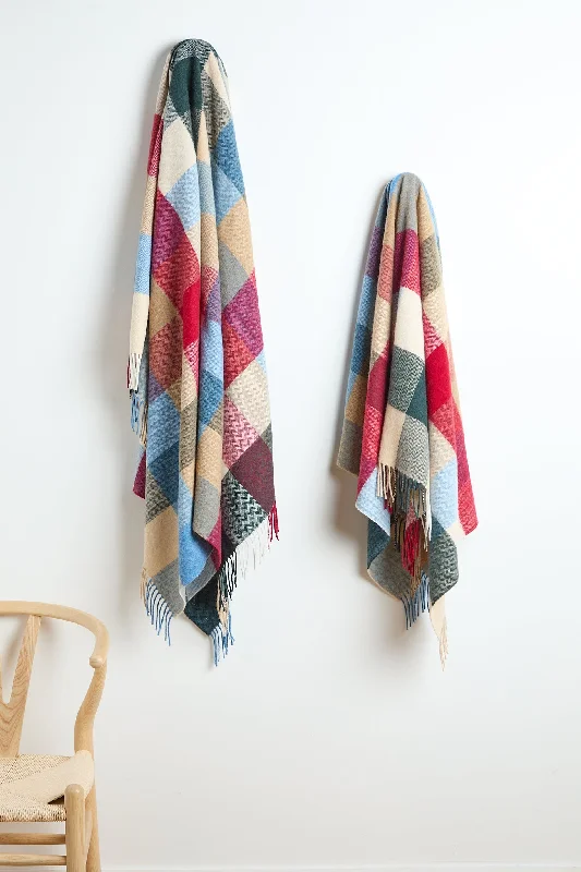Chenille blankets with a thick and fuzzy textureFoxford Woodlands Avenue Comfort Throw